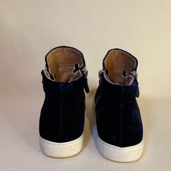 Gentle Souls by Kenneth Cole Dark Blue Velvet Ankle Booties Women's 9.5M - Picture 5 of 8